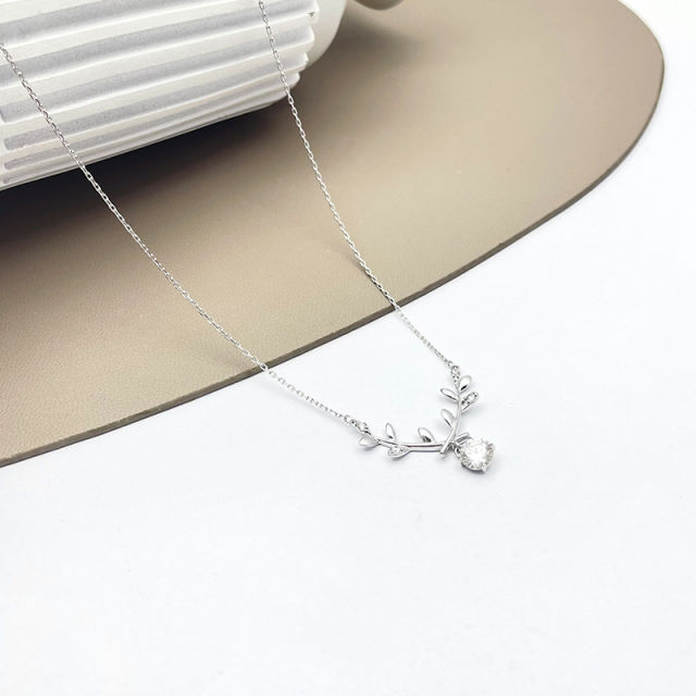 Moissanite 925 Silver Antler Necklace with Unique Design, Lightweight Luxury, and Minimalist Style