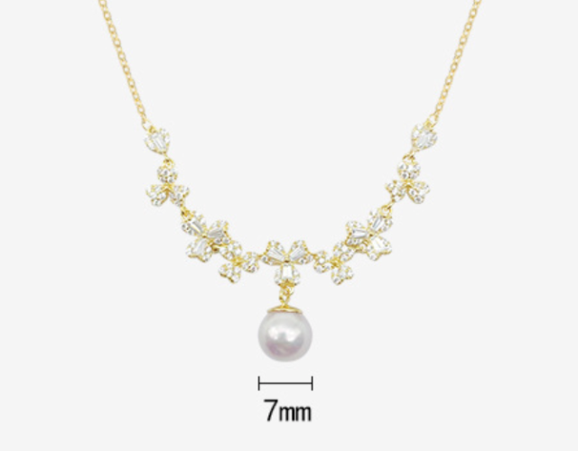 Natural seawater pearl 925 silver lightweight and luxurious heart-shaped necklace for women, with flower petal design