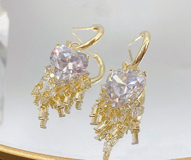Luxurious and Intricate Micro Pave Cubic Zirconia Tassel Ripple Ear Studs，Fashionable and Elegant