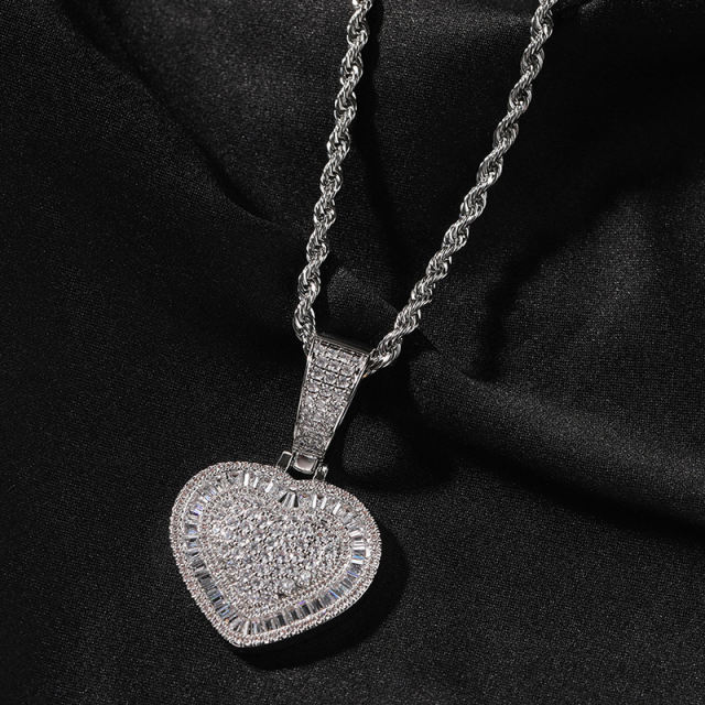 Hip-hop inlaid zirconia heart pendant