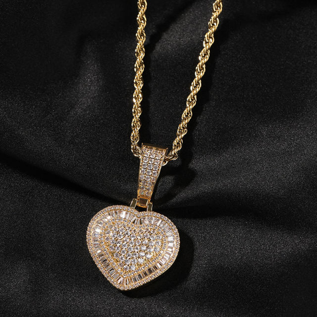 Hip-hop inlaid zirconia heart pendant