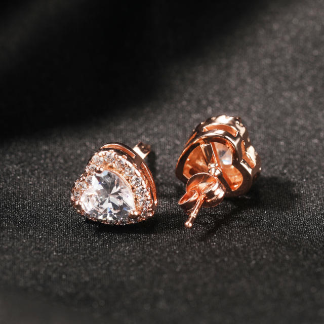 Simple heart-shaped zirconia stud earrings
