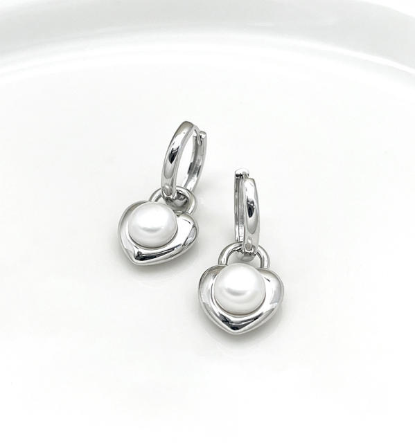 Fashion freshwater pearl heart earrings